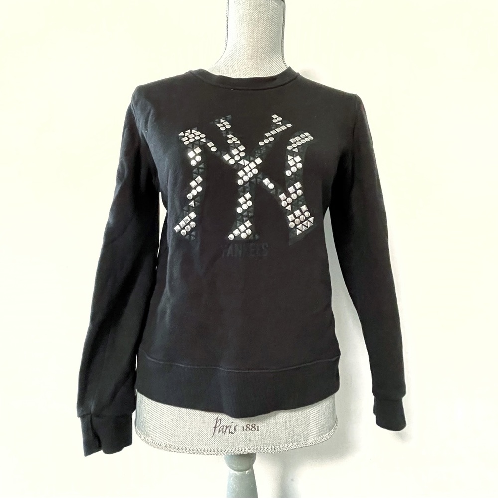 NY Yankees MLB black sweatshirt, studded silver logo, streetwear